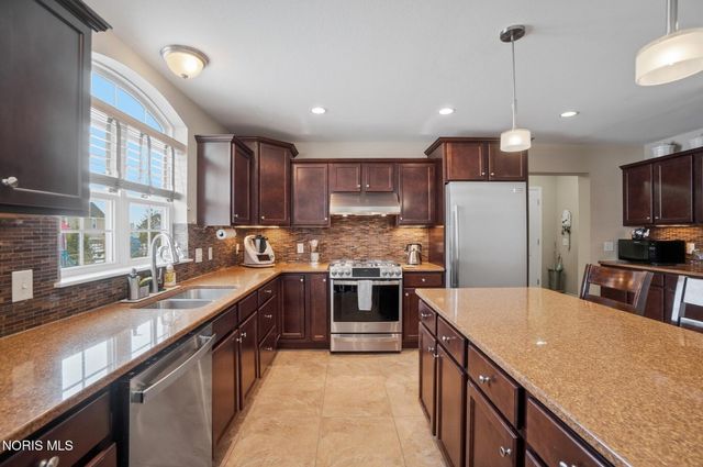 3307 Sterlingwood Lane, Perrysburg, OH 43551