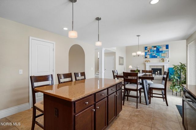 3307 Sterlingwood Lane, Perrysburg, OH 43551