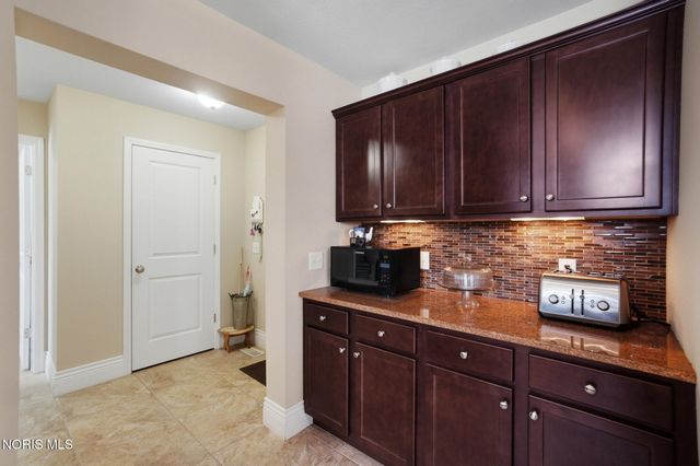 3307 Sterlingwood Lane, Perrysburg, OH 43551
