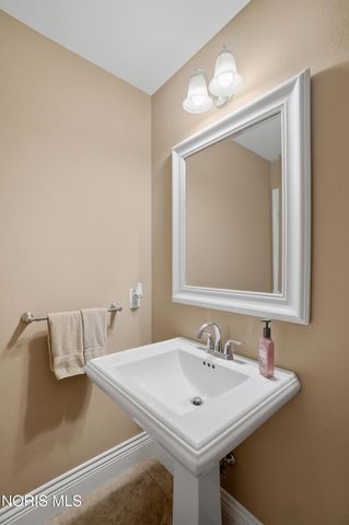 3307 Sterlingwood Lane, Perrysburg, OH 43551