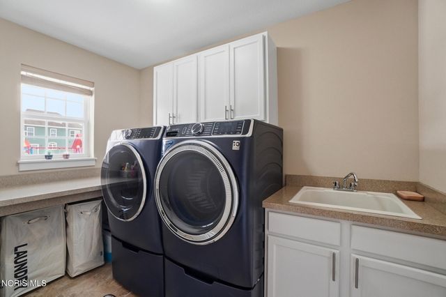 3307 Sterlingwood Lane, Perrysburg, OH 43551