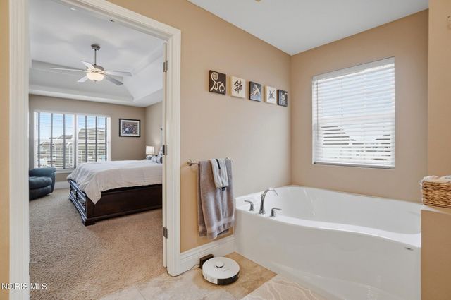 3307 Sterlingwood Lane, Perrysburg, OH 43551