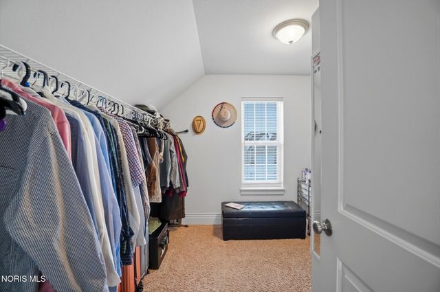3307 Sterlingwood Lane, Perrysburg, OH 43551