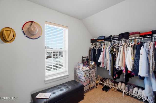 3307 Sterlingwood Lane, Perrysburg, OH 43551