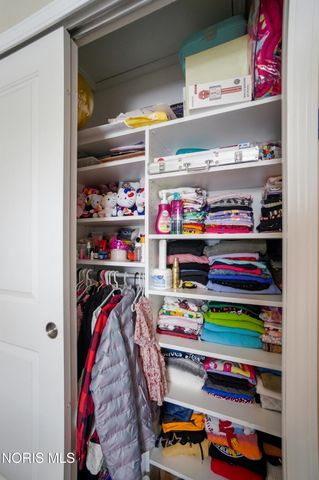 3307 Sterlingwood Lane, Perrysburg, OH 43551