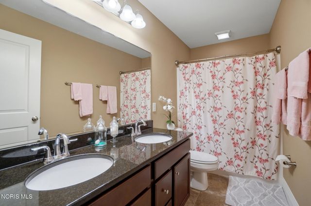 3307 Sterlingwood Lane, Perrysburg, OH 43551
