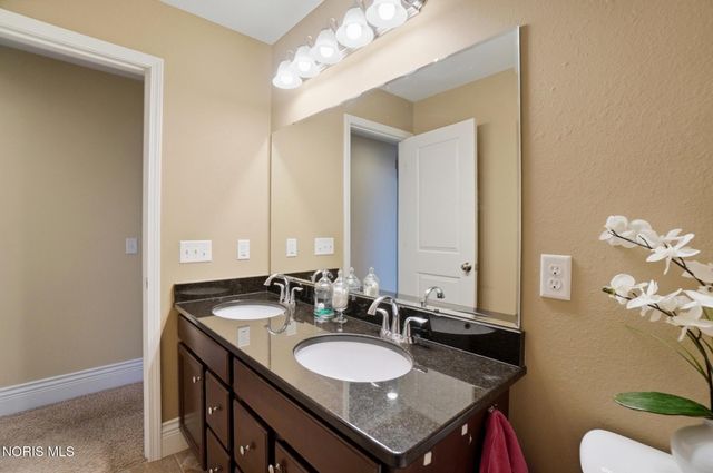 3307 Sterlingwood Lane, Perrysburg, OH 43551