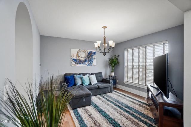 3307 Sterlingwood Lane, Perrysburg, OH 43551