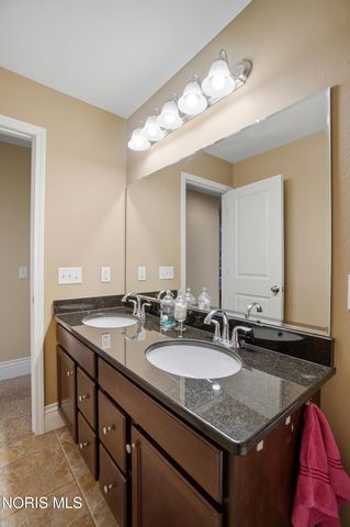 3307 Sterlingwood Lane, Perrysburg, OH 43551