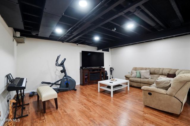 3307 Sterlingwood Lane, Perrysburg, OH 43551