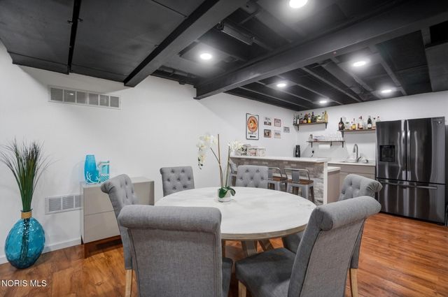 3307 Sterlingwood Lane, Perrysburg, OH 43551