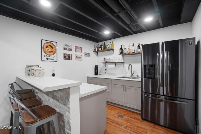3307 Sterlingwood Lane, Perrysburg, OH 43551