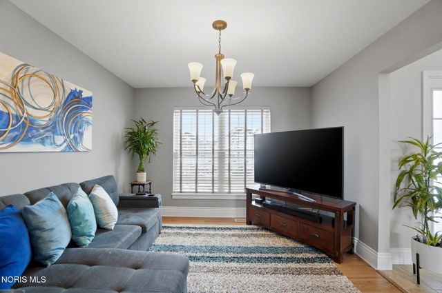 3307 Sterlingwood Lane, Perrysburg, OH 43551