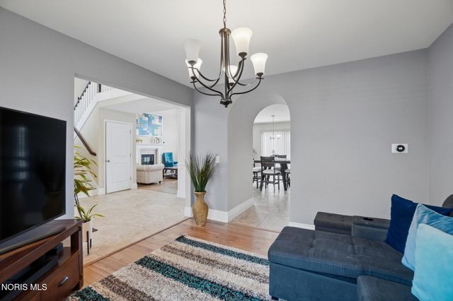3307 Sterlingwood Lane, Perrysburg, OH 43551