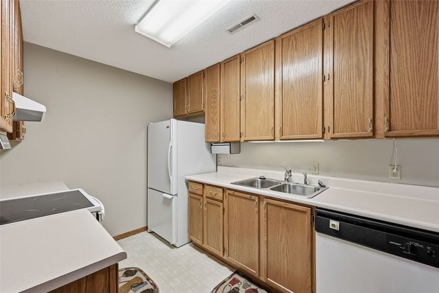 732 S Market Street 6, Solon, IA 52333