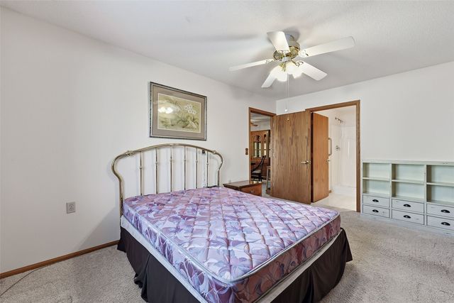 732 S Market Street 6, Solon, IA 52333