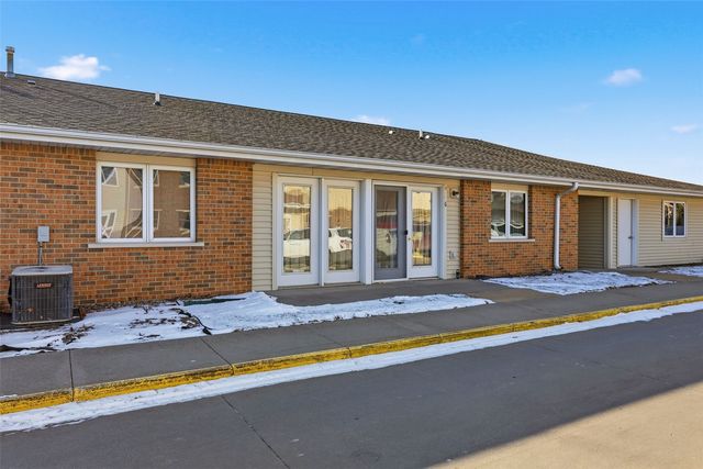 732 S Market Street 6, Solon, IA 52333