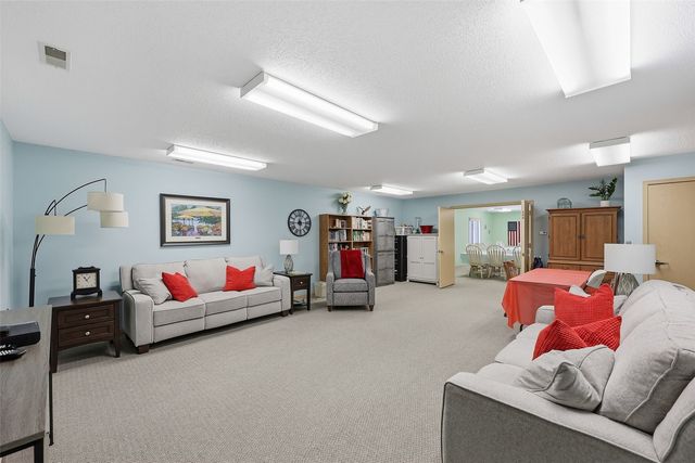 732 S Market Street 6, Solon, IA 52333