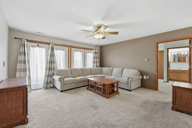 732 S Market Street 6, Solon, IA 52333