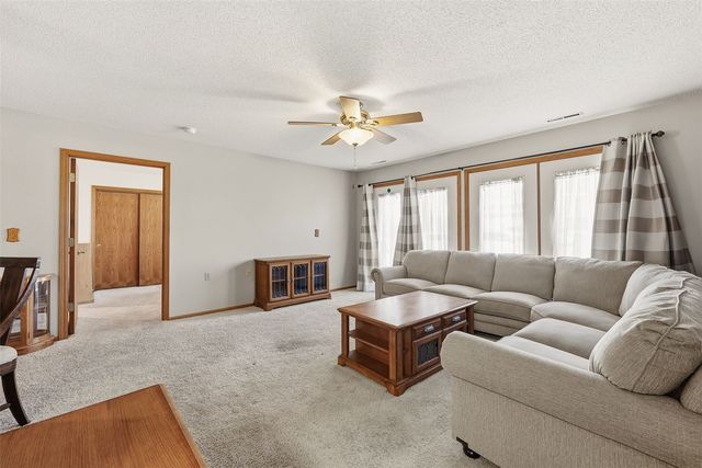 732 S Market Street 6, Solon, IA 52333