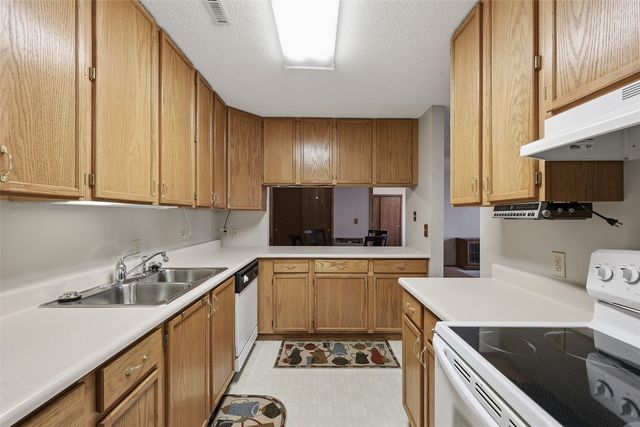 732 S Market Street 6, Solon, IA 52333