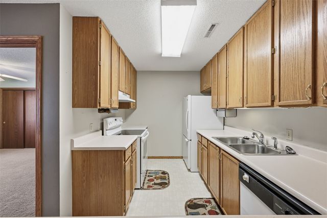 732 S Market Street 6, Solon, IA 52333