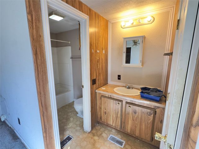 3003 Rockwood Drive, Granbury, TX 76048