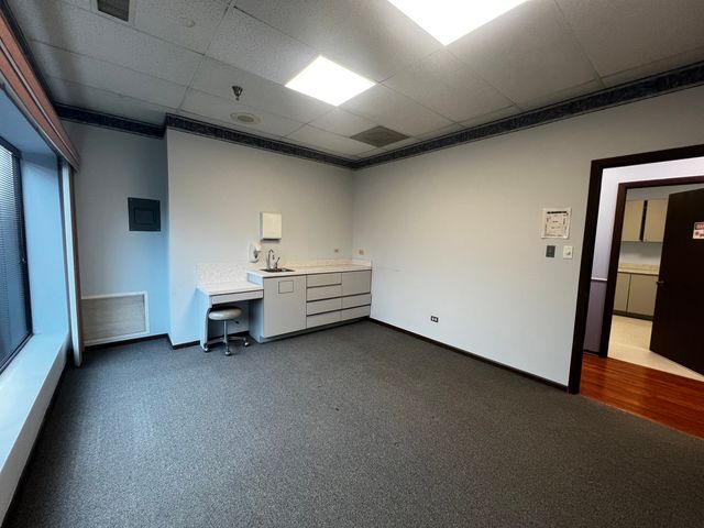 9944 S ROBERTS Road 107, Palos Hills, IL 60465
