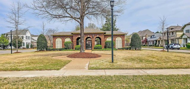 1784 PENSHURST DR, Collierville, TN 38017