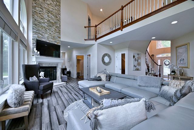 383 Country Oak Lane, Inverness, IL 60067
