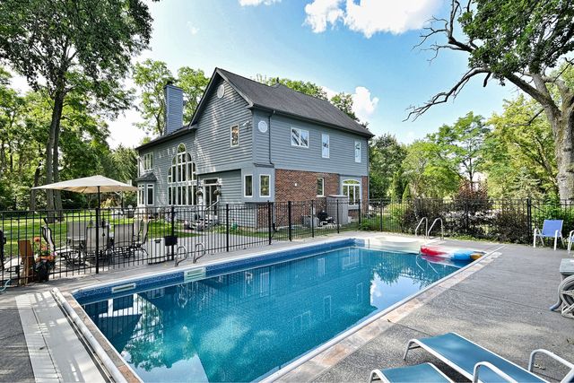 383 Country Oak Lane, Inverness, IL 60067