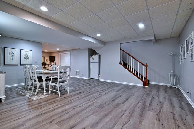 383 Country Oak Lane, Inverness, IL 60067