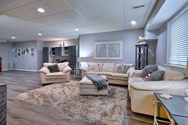383 Country Oak Lane, Inverness, IL 60067