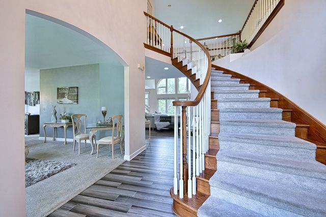 383 Country Oak Lane, Inverness, IL 60067