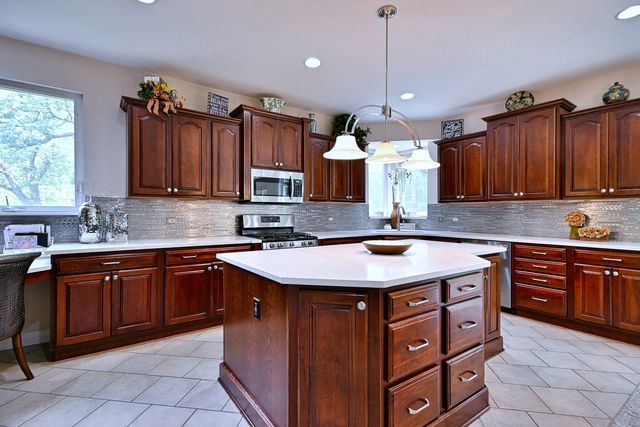 383 Country Oak Lane, Inverness, IL 60067