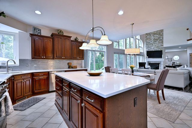 383 Country Oak Lane, Inverness, IL 60067