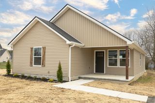 220 Remington Ln, Smithville, TN 37166