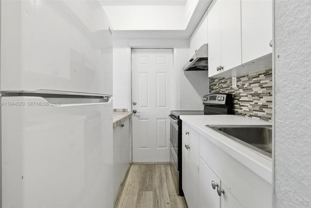 1542 NW 35th St, Miami, FL 33142