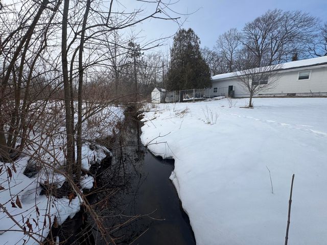 3334 W Glendora Road, Weesaw Twp, MI 49128