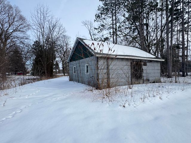 3334 W Glendora Road, Weesaw Twp, MI 49128