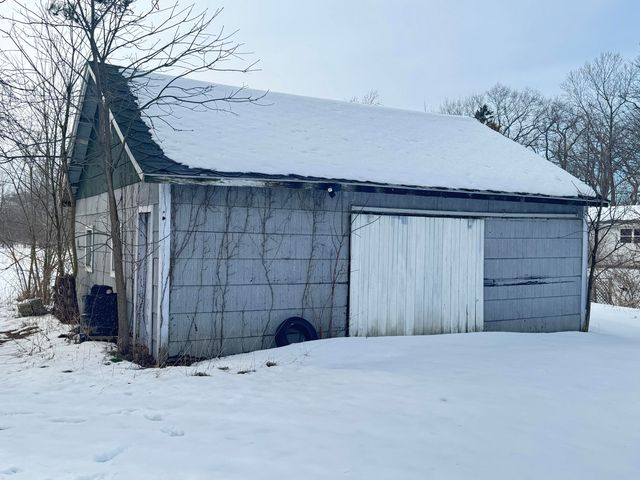 3334 W Glendora Road, Weesaw Twp, MI 49128