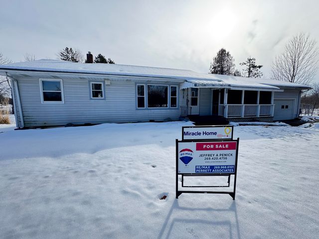 3334 W Glendora Road, Weesaw Twp, MI 49128