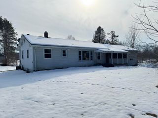 3334 W Glendora Road, Weesaw Twp, MI 49128