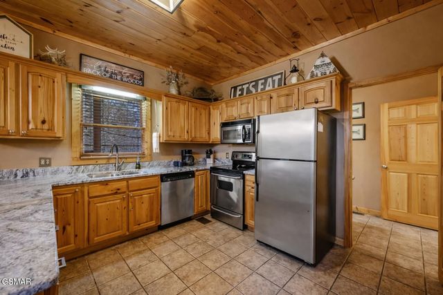 422 Pa Proffitt Road, Gatlinburg, TN 37738