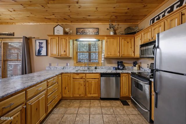 422 Pa Proffitt Road, Gatlinburg, TN 37738