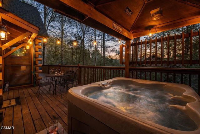 422 Pa Proffitt Road, Gatlinburg, TN 37738