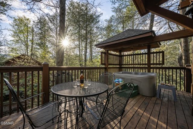 422 Pa Proffitt Road, Gatlinburg, TN 37738