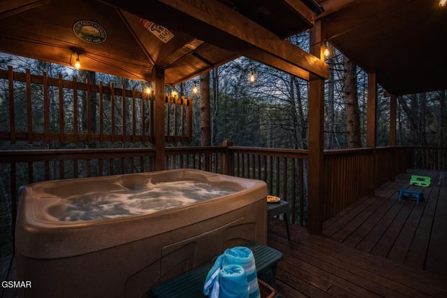 422 Pa Proffitt Road, Gatlinburg, TN 37738