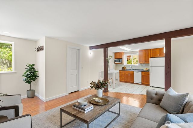 2021 15th Avenue S, Seattle, WA 98144