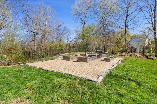 351 W Lake Boulevard, Carmel, NY 10541